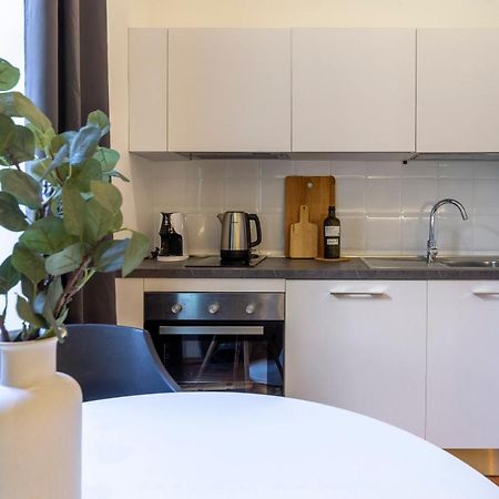 Amazing Studio In The City Center + Wifi Триест Экстерьер фото