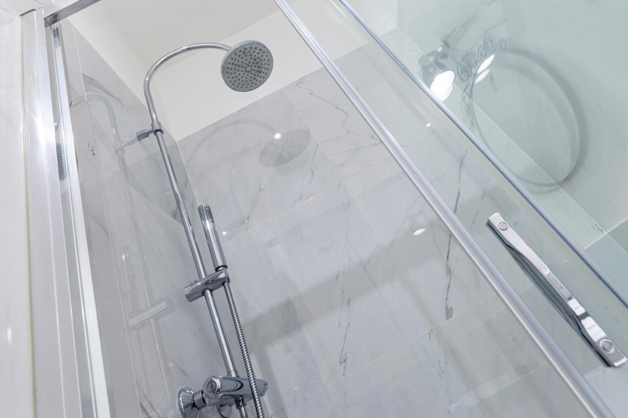Amazing Studio In The City Center + Wifi Триест Экстерьер фото